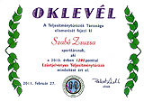 Ezüstjelvényes túrázó